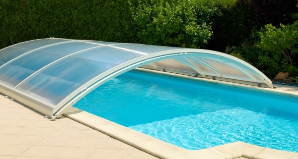 Budget à préparer pour un abri de piscine coulissant